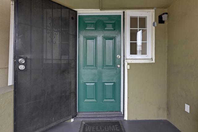 213 7th Street, Oakland CA: https://media.crmls.org/mediaz/a814b578-a82a-4807-91d3-80f619ddca65.jpg