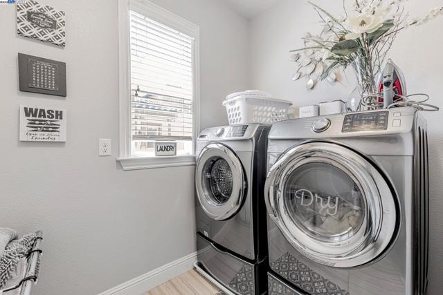 5079 Rowan Dr, San Ramon CA: https://media.crmls.org/mediaz/a8152b40-a30e-464c-97c2-c93cac88c35f.jpg