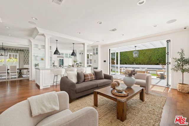 2543 Patricia Avenue, Los Angeles CA: https://media.crmls.org/mediaz/a815a722-4ae1-48cc-8b38-8712f2589753.jpg