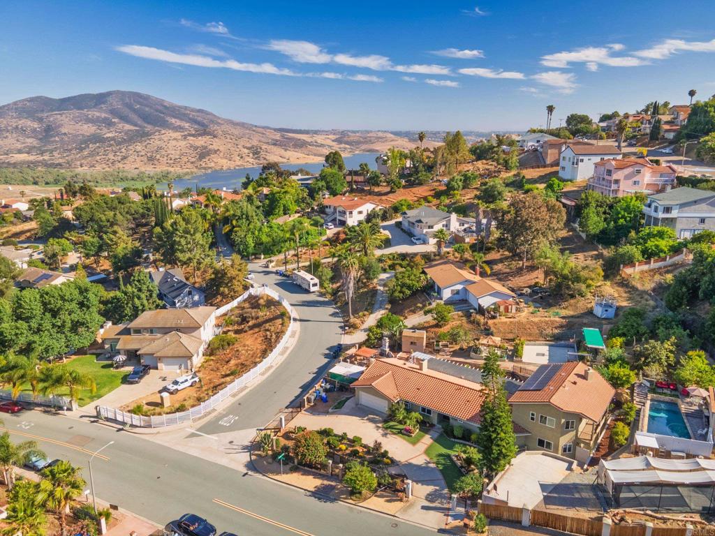 https://media.crmls.org/mediaz/a815f3bb-3931-400e-beb9-04e6e868a31a.jpg?preset=X-Large