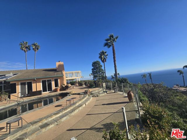 20776 Big Rock Drive, Malibu CA: https://media.crmls.org/mediaz/a8160682-951d-40a9-85fe-4c77831a2805.jpg