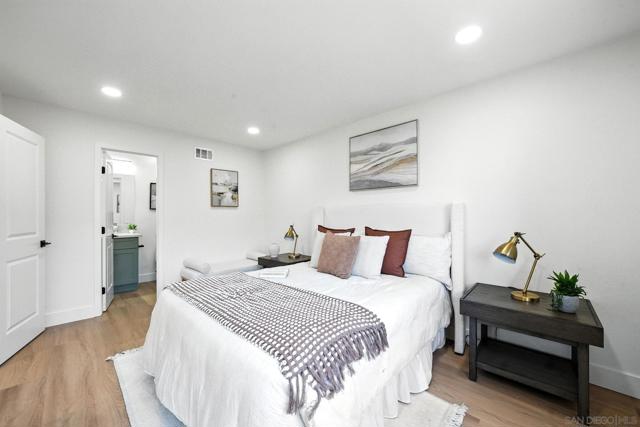 1285 Waxwing Ln, Chula Vista CA: https://media.crmls.org/mediaz/a8168601-7bd2-4514-80f7-165da0f49f34.jpg