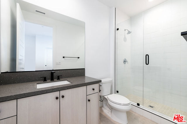 11770 N Hillsborough Lane, Porter Ranch CA: https://media.crmls.org/mediaz/a816e8bb-8f42-4e24-9835-a300556462c0.jpg