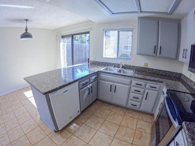 1141 47 Reed Ave, San Diego CA: https://media.crmls.org/mediaz/a8171a85-054c-4485-a071-960021854f3f.jpg