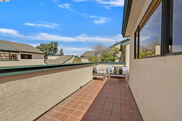 1014 Ironwood Rd, Alameda CA: https://media.crmls.org/mediaz/a8178fa4-ea17-4c11-9f82-44e375647121.jpg