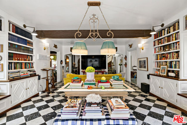 340 S Plymouth Boulevard, Los Angeles CA: https://media.crmls.org/mediaz/a8179d39-c78d-411d-9bf9-dc4e75a68e16.jpg