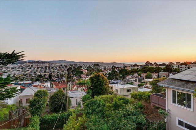72 Cresta Vista Drive, San Francisco CA: https://media.crmls.org/mediaz/a817ce9c-282f-462a-a95a-ea4e7081cfce.jpg