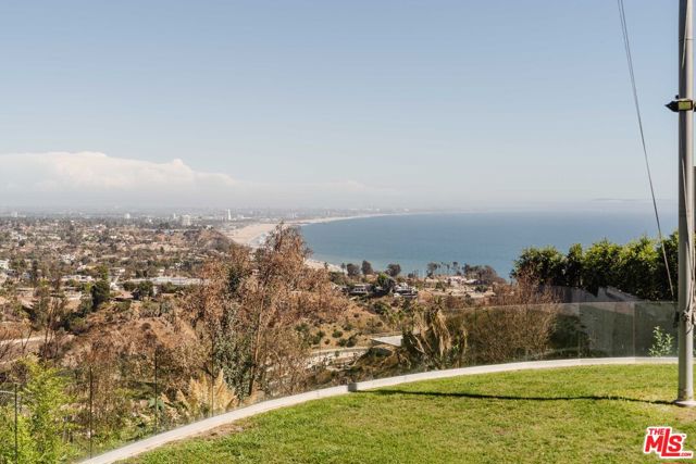 770 Paseo Miramar, Pacific Palisades CA: https://media.crmls.org/mediaz/a819383c-aef5-4740-9b5d-457d319233fb.jpg