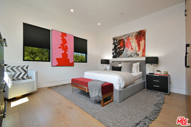 4544 Woodley Avenue, Encino CA: https://media.crmls.org/mediaz/a819dcba-27c4-48aa-b44c-903b2b8ab44f.jpg