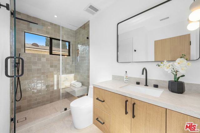 4627 Sunnyslope Avenue, Sherman Oaks CA: https://media.crmls.org/mediaz/a81a048a-d46f-4955-affe-129a60048cd4.jpg