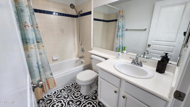 76 Boulder Creek Road, Simi Valley CA: https://media.crmls.org/mediaz/a81a5394-1a9d-4f18-80e5-bd7fcd780162.jpg
