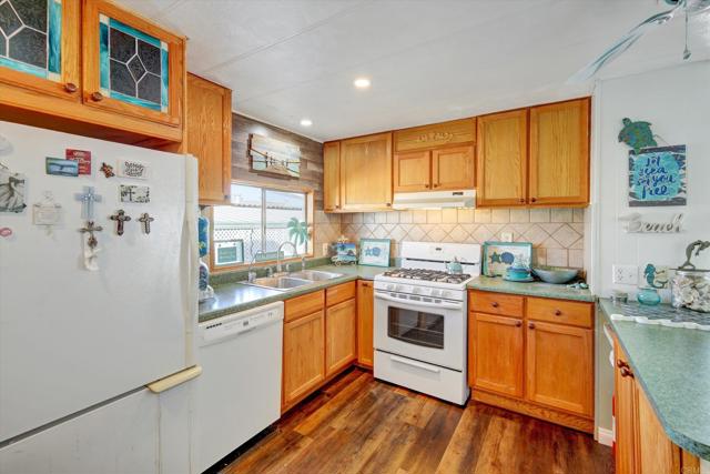 269 Quail Lane, Oceanside CA: https://media.crmls.org/mediaz/a81a6471-a88a-4f37-9698-afeb128d7903.jpg