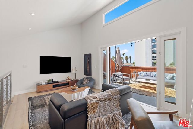 2108 Neilson Way, Santa Monica CA: https://media.crmls.org/mediaz/a81a7e4f-331c-453e-9460-309d2fb8942d.jpg