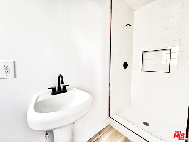 121 S Crescent Drive, Beverly Hills CA: https://media.crmls.org/mediaz/a81b16f7-aaff-42f8-8bfb-8098646200f3.jpg