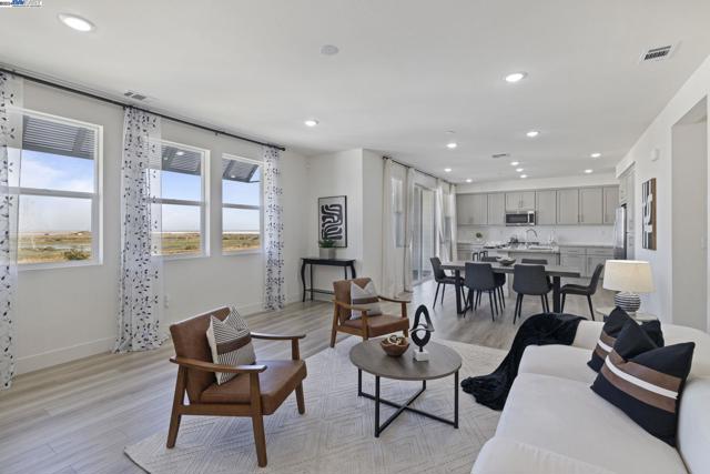 Image 11 of 39 For 9572 Seawind Way