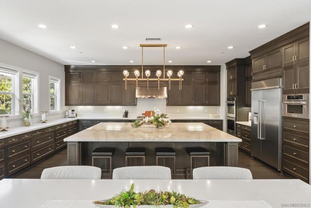 4706 Chase Ct, Carlsbad CA: https://media.crmls.org/mediaz/a81b32e2-1c54-447f-8b98-1b7fa31b7dcb.jpg