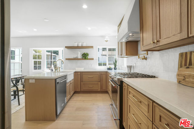 1831 Benedict Canyon Drive, Beverly Hills CA: https://media.crmls.org/mediaz/a81b7755-c928-4f27-8f55-dbf02ffc6baf.jpg