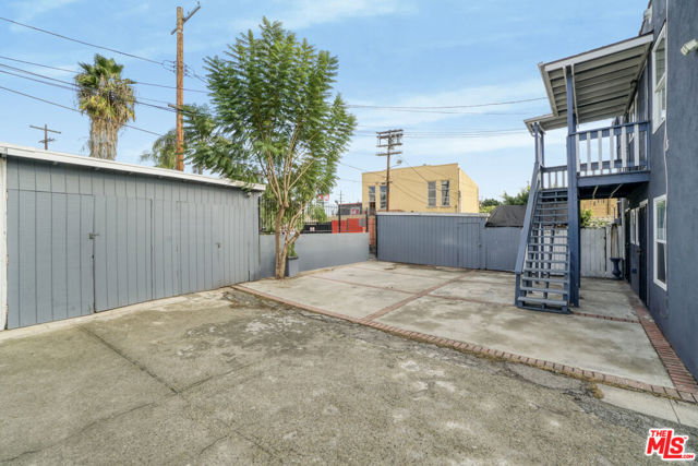 120 N Avenue 25, Los Angeles CA: https://media.crmls.org/mediaz/a81c41ef-0ee4-4c4e-ad16-fcac351e803b.jpg