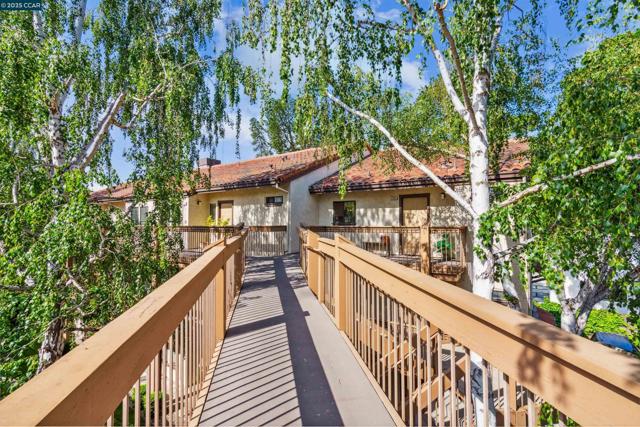 1731 S Villa Way, Walnut Creek CA: https://media.crmls.org/mediaz/a81c7243-2f2b-445a-949c-4d25accc6781.jpg
