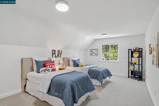 6 Greenwood Ct, Orinda CA: https://media.crmls.org/mediaz/a81cc80f-0c73-431b-9637-b77a1e858a3a.jpg