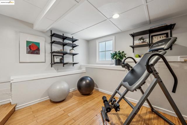 267 Columbia Ave, Kensington CA: https://media.crmls.org/mediaz/a81cebb1-92bf-4af9-af17-d01cda4f5a13.jpg