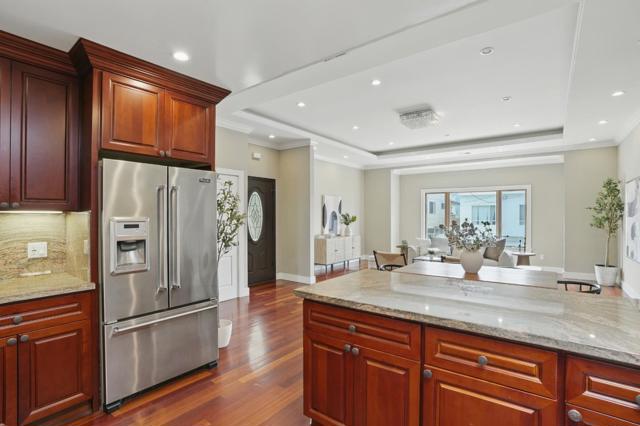 212 Sweeny Street, San Francisco CA: https://media.crmls.org/mediaz/a81d4442-15b9-4718-ab2f-e4c42fe24d85.jpg