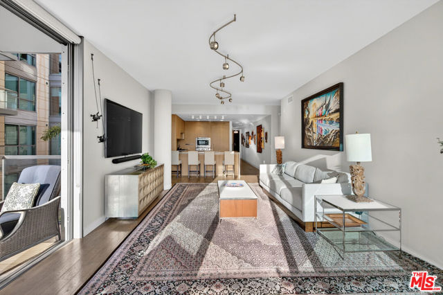 1755 Ocean Avenue, Santa Monica CA: https://media.crmls.org/mediaz/a81d9097-88e5-45d6-986c-94550baf00ac.jpg