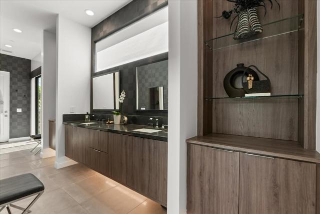 143 Obsidian Loop N, Palm Springs, CA 92264