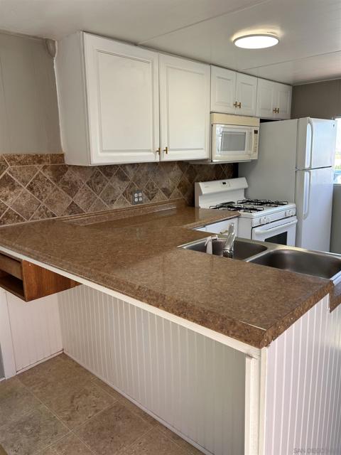351 Palm Canyon Drive, Borrego Springs CA: https://media.crmls.org/mediaz/a81e89e3-ef8d-47cb-a94f-0aa19ac54468.jpg