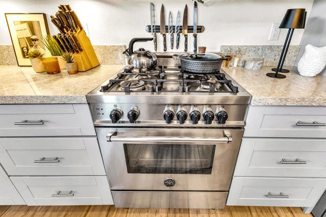 527 Jade Lane, Palm Springs CA: https://media.crmls.org/mediaz/a81e8f4c-30e1-46db-ad98-fdb504076cc1.jpg