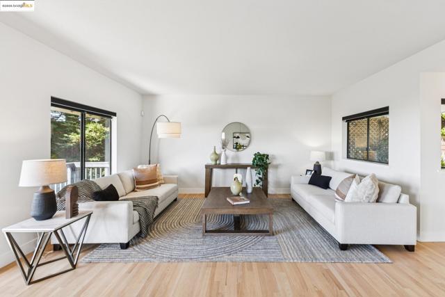 17032 Broadway Ter, Oakland CA: https://media.crmls.org/mediaz/a81e9baf-aa10-45fe-a6d9-82ca980280ca.jpg