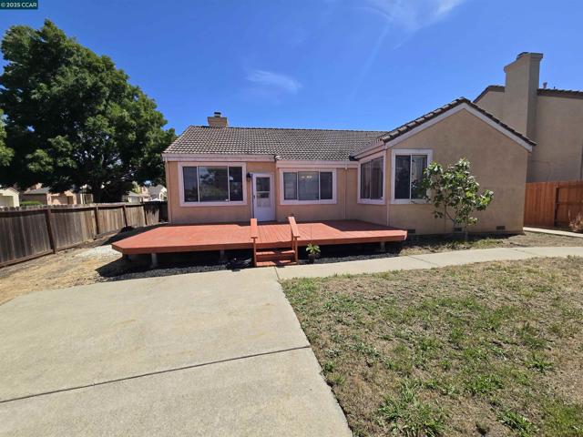 800 Gazebo Ct, Suisun City CA: https://media.crmls.org/mediaz/a81ea380-68bc-4cb3-9126-2d116c7854fa.jpg