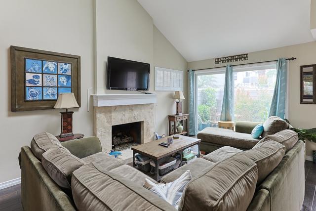 Detail Gallery Image 4 of 36 For 1415 1st St, Coronado,  CA 92118 - 2 Beds | 3 Baths