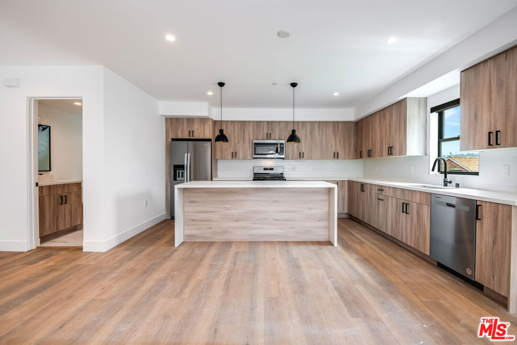 1/2 Newland Street