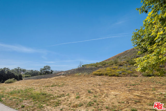 0 E Blythedale Road, Agoura Hills CA: https://media.crmls.org/mediaz/a8206ec6-90c1-47b5-90d4-67d97001a258.jpg
