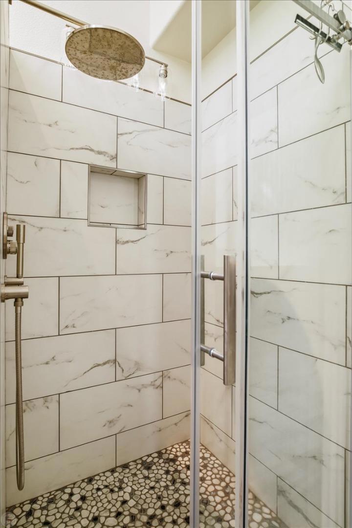 https://media.crmls.org/mediaz/a82092fa-3d64-4c1f-a101-61497c2f9631.jpg?preset=X-Large