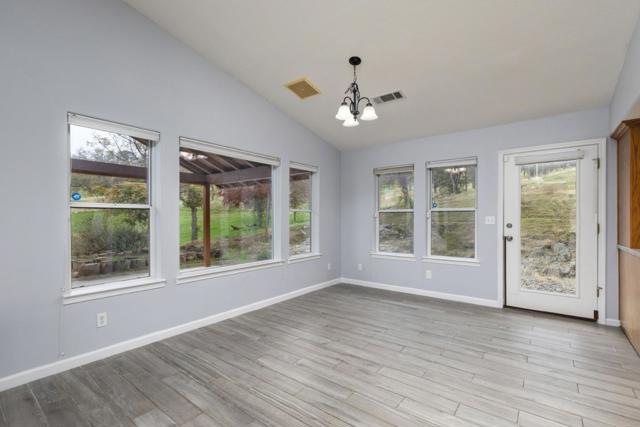 41508 Roaring River Court, Coarsegold CA: https://media.crmls.org/mediaz/a820ef3e-a650-45d3-b06f-0079f1e422b2.jpg