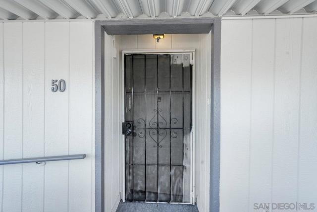 211 N Citrus Avenue, Escondido CA: https://media.crmls.org/mediaz/a820ef4d-4e0b-4d9a-bc2f-445466197793.jpg