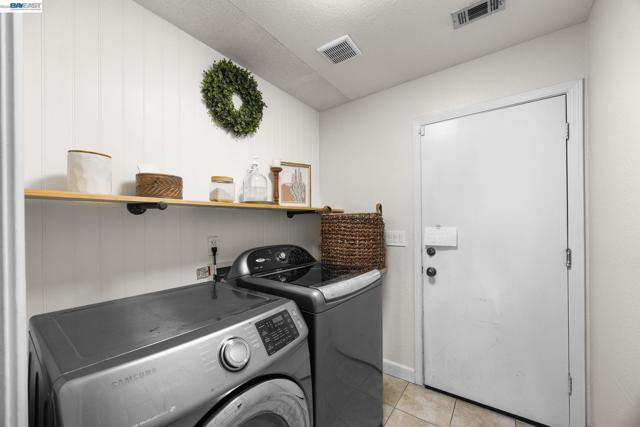 502 Chablis Way, Manteca CA: https://media.crmls.org/mediaz/a821cf6e-2655-496f-9751-dadf6ecfc410.jpg