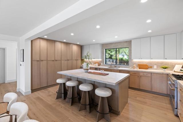 522 Summit Drive, Redwood City CA: https://media.crmls.org/mediaz/a821f7cd-c9ed-4472-bb0d-e5b6587c4f8f.jpg