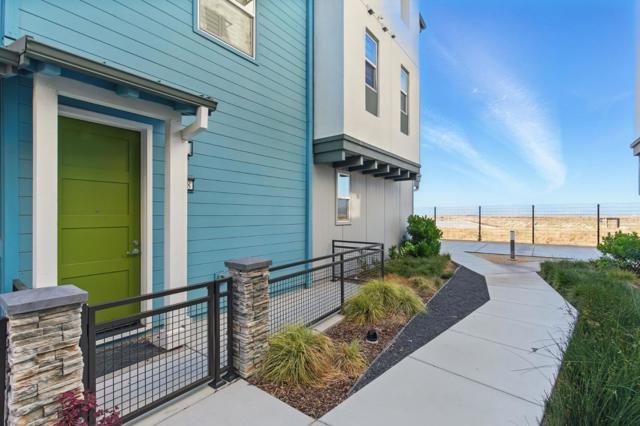 9608 Seawind Way, Newark CA: https://media.crmls.org/mediaz/a8223f3d-18ca-426b-ba47-ad85cbb7077d.jpg
