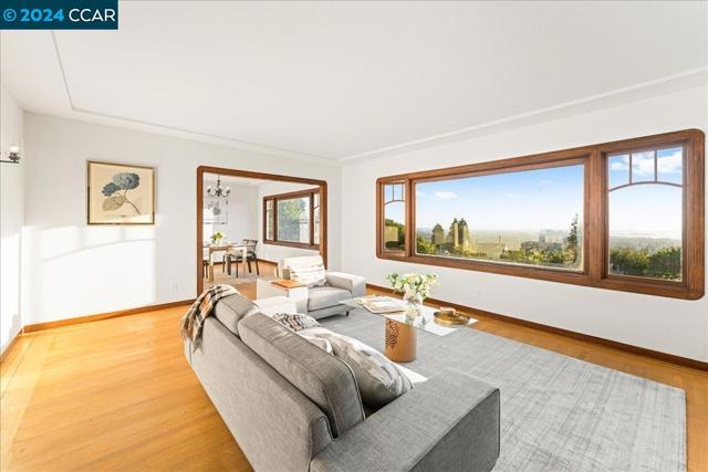 Image 7 of 60 For 900 Spruce Street