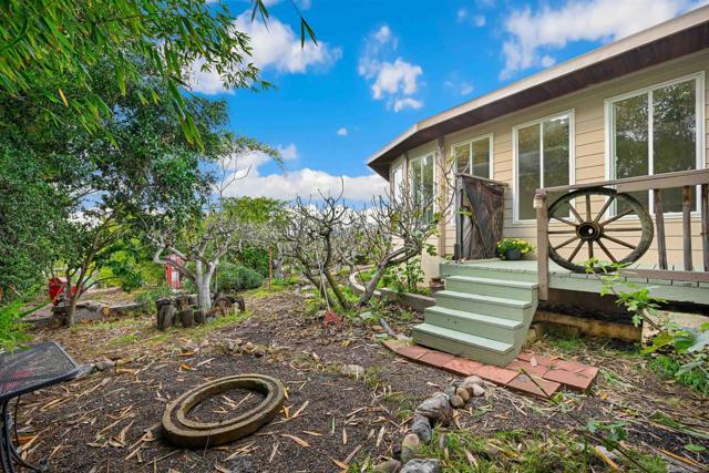 2344 Warmlands Ave, Vista CA: https://media.crmls.org/mediaz/a822b2ac-b6bd-45d9-8623-8e861b690bfd.jpg