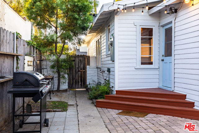 912 Victoria Avenue photo 46