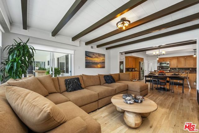 5905 S Chariton Avenue, Los Angeles CA: https://media.crmls.org/mediaz/a824e49c-4ce8-452b-8449-fd5a43886307.jpg