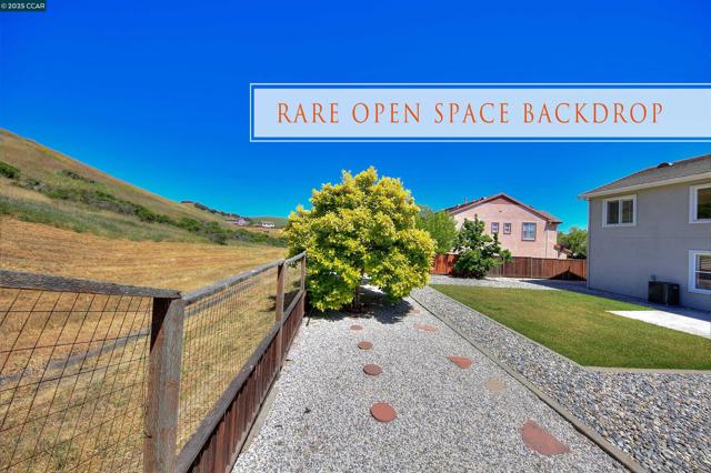 2927 Carlingford Ln, Vallejo CA: https://media.crmls.org/mediaz/a8257eb6-81a5-4a6a-8dad-fea7f16dc8a2.jpg