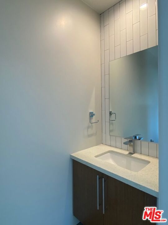 4937 1/2 W 20th Street, Los Angeles CA: https://media.crmls.org/mediaz/a8258c1e-6fc1-49da-be37-6996baa56e61.jpg