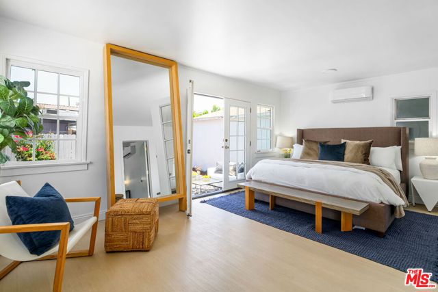 3340 Cardiff Avenue, Los Angeles CA: https://media.crmls.org/mediaz/a825cb35-de29-4a42-a9c4-a99674efc14d.jpg