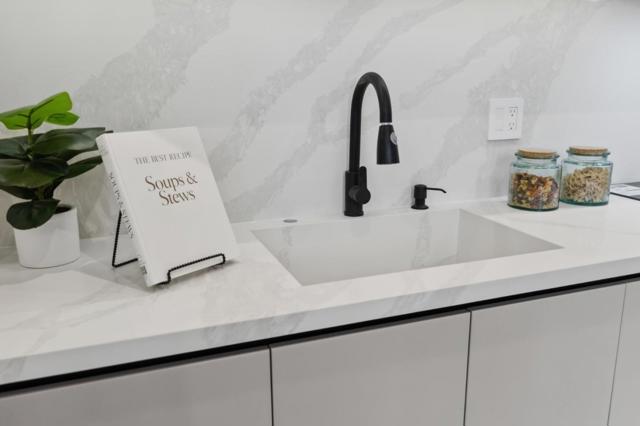 399 Camino Al Lago, Menlo Park CA: https://media.crmls.org/mediaz/a8260815-c629-420e-9915-f5423b151b90.jpg