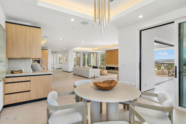 118 Giles Road, Lake Sherwood CA: https://media.crmls.org/mediaz/a8268f32-4aaa-4812-93d5-eb3117baf362.jpg